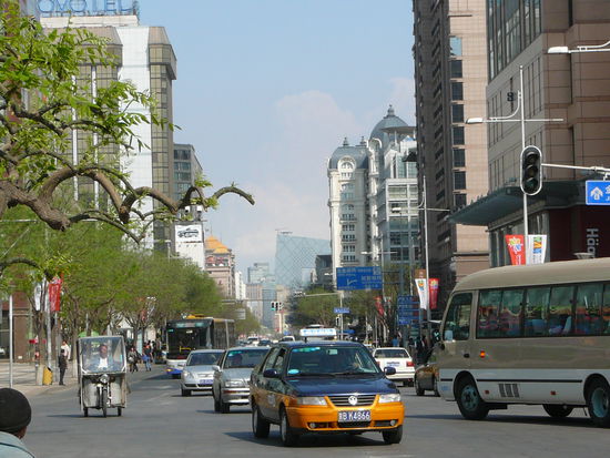 Man beachte den Korkenzieher-Baum