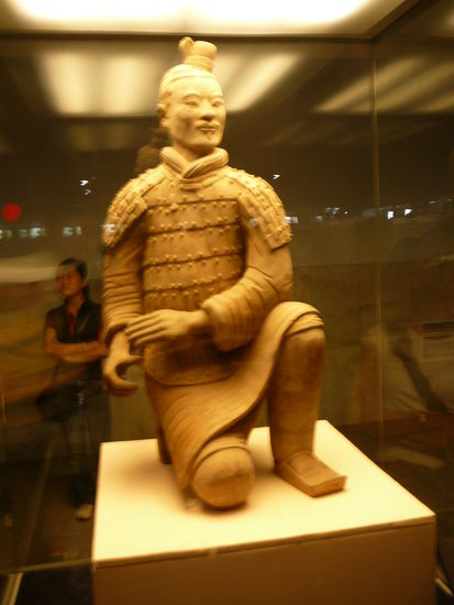 Einzelner Krieger, die Kerle sind sehr gross, und keiner sieht gleich aus, alle haben wie echte Menschen individuelle Gesichter.