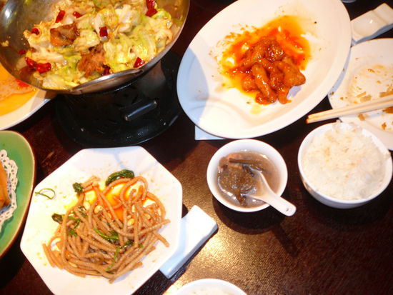 An sich ist das chin. Essen ein Traum! Also fuer mich, ich koennte immer essen gehn.(Przemek ist nicht sooo wild darauf, aber meist schmeckt es auch ihm 