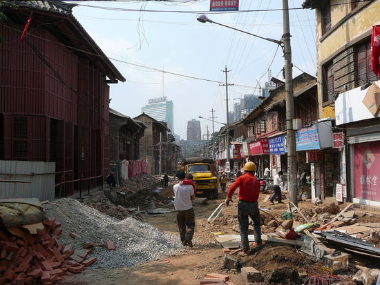 Es ist schon jetzt nicht mehr viel uebrig von der alten Stadt, aber der letzte Rest wird nun auch noch "weggemacht"