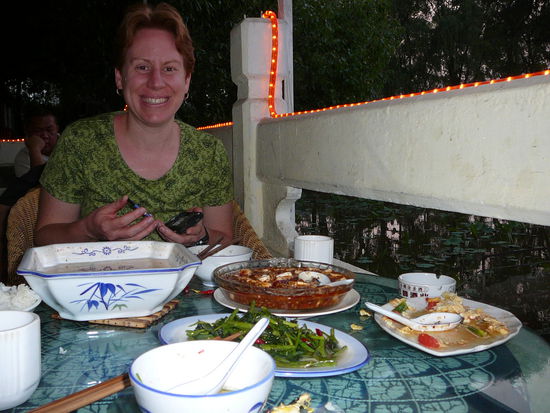 Wir geniessen mal wieder Gaumenfreuden...(ich glaube ich habe schon 5 kilo plus...)