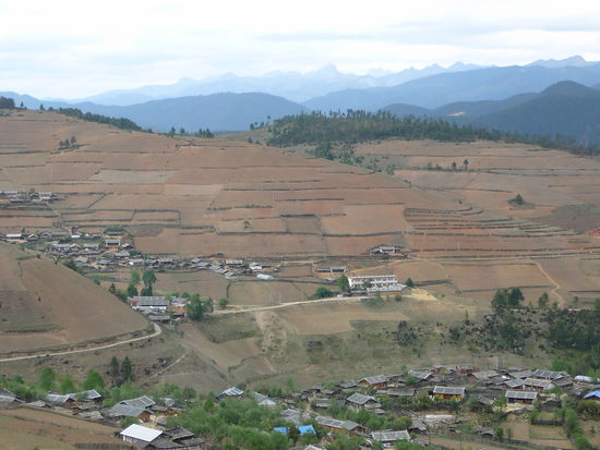Auf dem Weg nach Shangri-La aus dem Bus heraus fotografiert