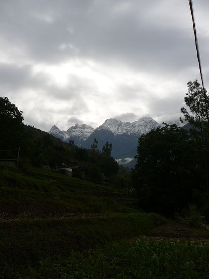 Die Andeutung der Berge ganz am Anfang der Wanderung