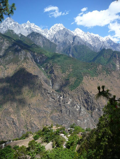 Man beachte die kleinen Haeuschen weiter unten