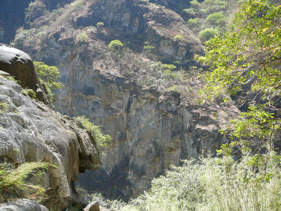 dazwischen klafft die Schlucht...