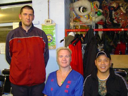 Foto mit meinen Sifu,Mark Houghton (mitte) und Sibak,Lau Kar yung (rechts)