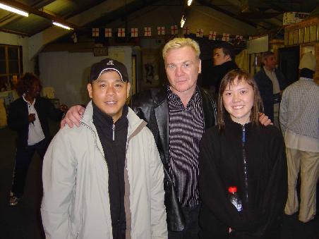 Lau Sibak (Kung Fu Onkel) und Mark Sifu mit seiner Tochter in Jim Uglows Hung Gar Schule in London.oct.2004
Unten,Tempel in Hangzhou 1991