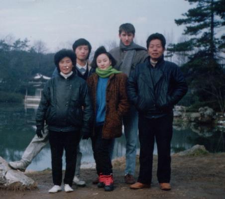 Das Foto ganz unten zeigt Fang Ping,seine Freundin und Ihre Familie und schließlich mich..es war zu der zeit(Januar) noch ziemlich kalt.