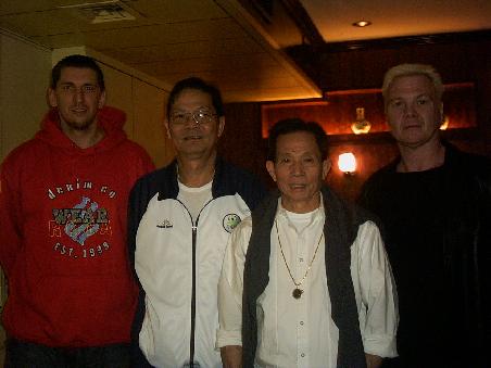 Von Links nach Rechts:Ich,Fung Hak On,Lau Kar Leung und Mark Sifu
