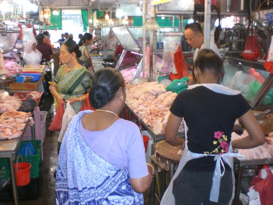 TEKKA Markt in Singapure. Fisch, Fleisch und alles andere auch.