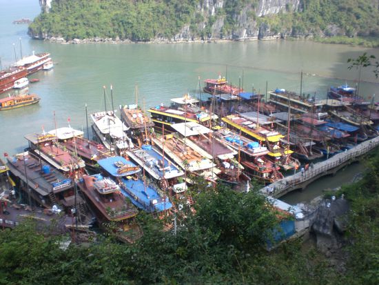 Vor der Hoehle am Anleger!!!