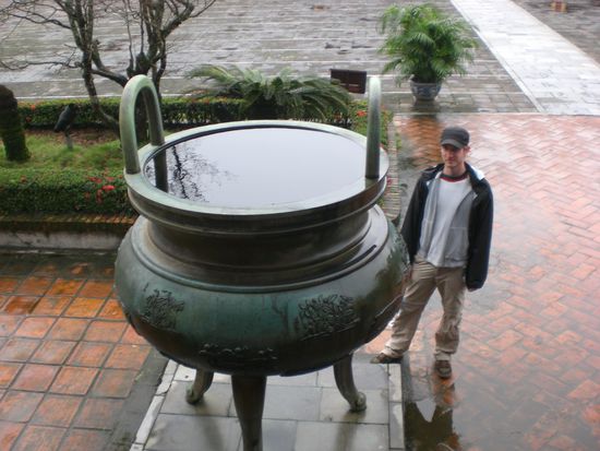 eine von 9 Urnen der Ahnen