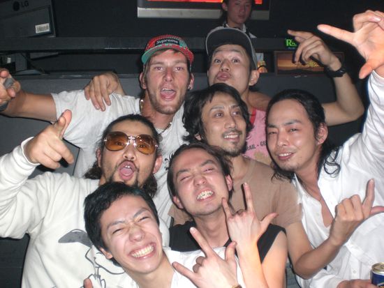 Japaner in der Disco von Saigon, schweine teuer, mega laut aber lustisch wars trotzdem!!