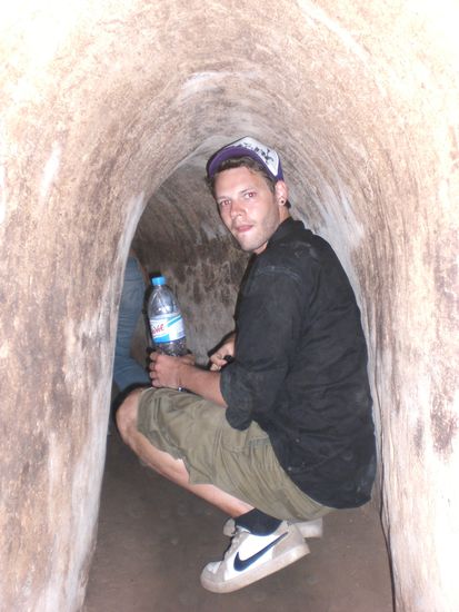 Ein ausgebauter Tunnel, damit auch Touristen ohne eine Komplettwaesche mal ein Krabbelerlebnis haben koennen. Selbst diese 50 Meter war mit meinen 190cm echt doof!!! 