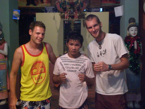 Eigentlich hatte er den Kampf gewonnen, sah aber nicht recht zufrieden aus! Die doofen Touris halt.