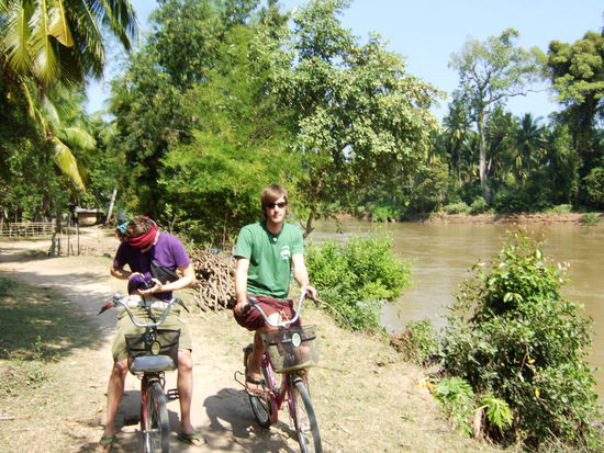 Mit dem Rad ging es quer ueber beide Inseln. Abends kaputt wie Hund