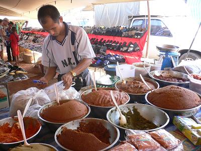gut eingepackt und auf thailaendisch angeschrieben