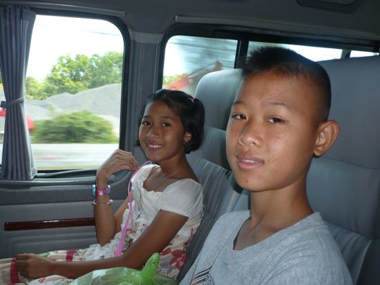Bpijanut und ihr Bruder, Nickname: Ooy und Naam