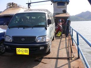 der Minibus vom Lanta Sea House
auf der Fähre nach Koh Lanta Noi