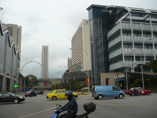 Im Hintergrund der "Flyer" 
ein sehr hohes Riesenrad