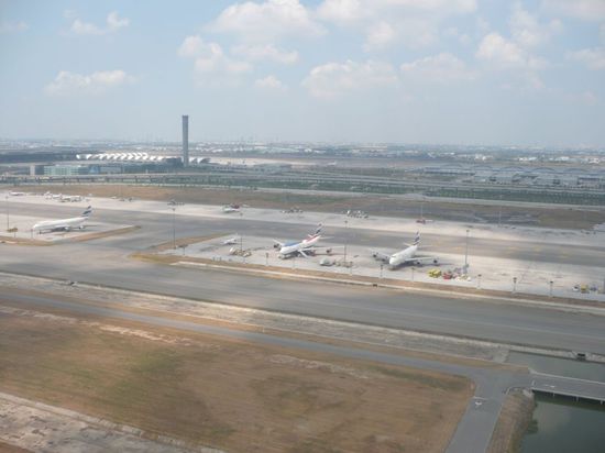 der riesige internationale Flughafen Subvarnabhumi