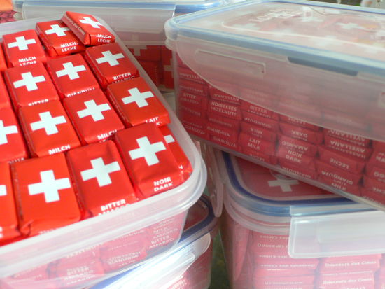 Schweizer Schöggeli platzsparend eingepackt 