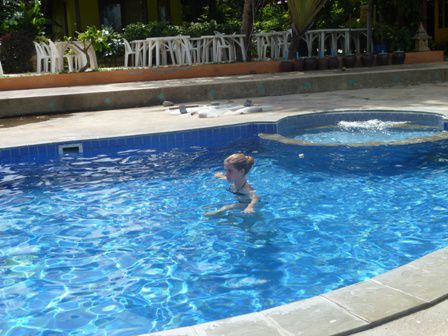 Badem im warmen, fast heissen Pool