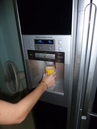 Das is ja toll - eine Eismaschine!
auf Wunsch gibts Crasheis oder Eiswürfel