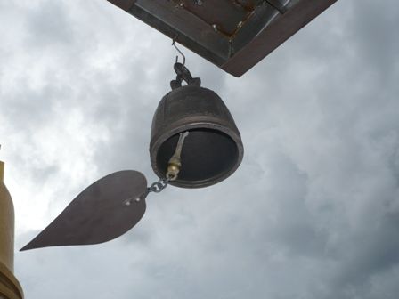 auch diese Glocke hat gerade dreimal
über unseren Köpfen gebimbelt