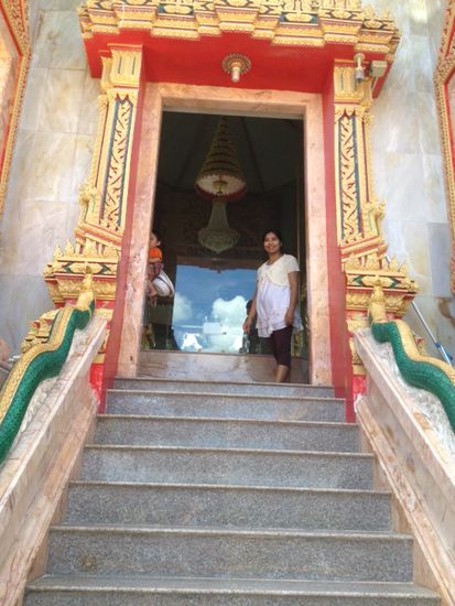 Jaew am Eingang zum Tempel