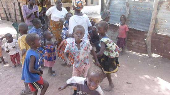 Sie zeigen mir ihre grosse Lebensfreude mit ihrem Tanz