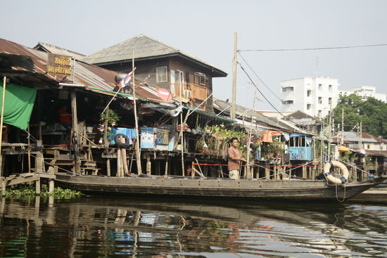 Die Schiffsbrücke lässt uns passieren