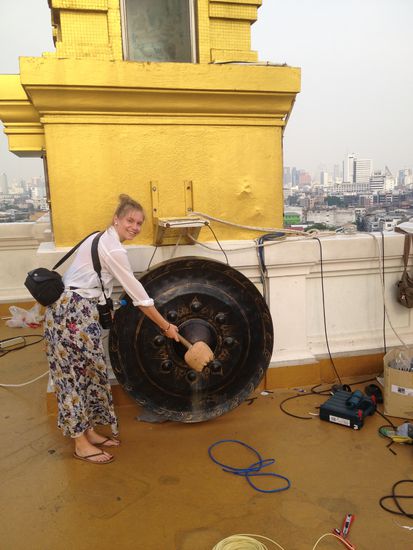Hier soll man dreimal hinter einander den Gong anschlagen
das bringt Glück