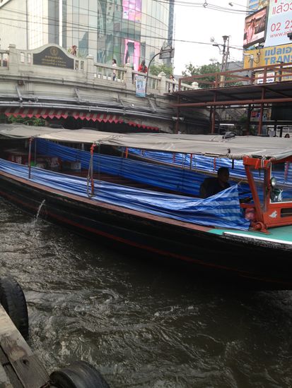Weiter gehts mit dem Taxiboot wieder in Richtung Zentrum