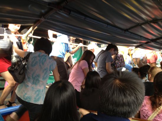 Das Ein- und Aussteigen muss schnell vor sich gehen 
und ist wirklich eine Herausforderung!