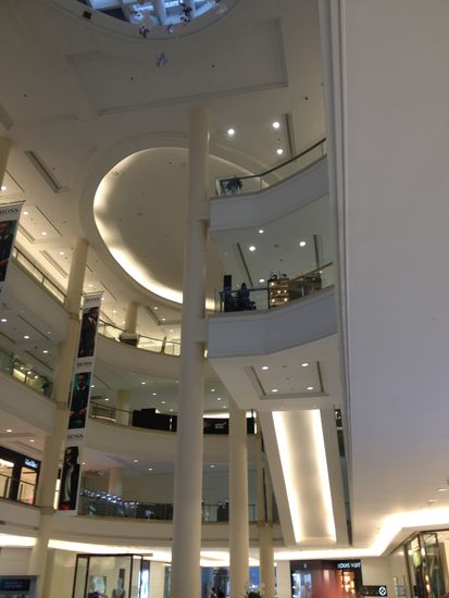 Zum Abschluss gehts nochmals durch ein - zwei Shoppingmalls