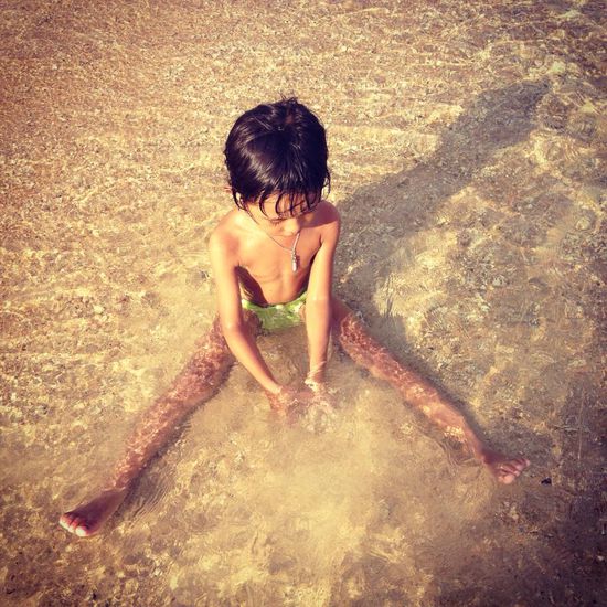 Lotas geniesst das warme Meer