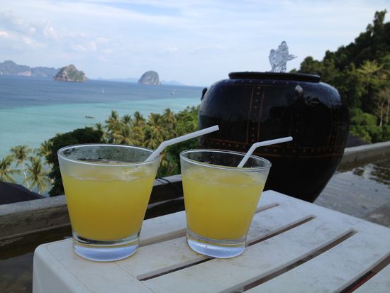 wir genehmigen uns hier oben einen Ananas-Malibu
er schmeckt himmlisch! 