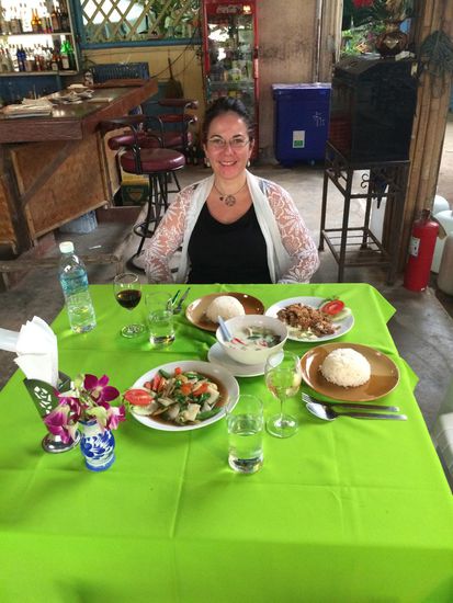 Soooo fein!
Greencurry mit Huhn und Rindfleisch gebraten an Knoblauch und Pfeffer
dazu Gemüse an Oystersauce