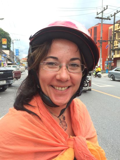 mit Helm geht's ab zum Tempel