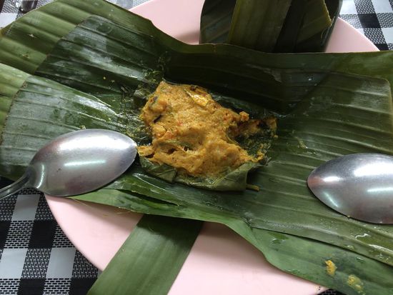 Hoo mog
Fisch mit Kokos im Bananenblatt