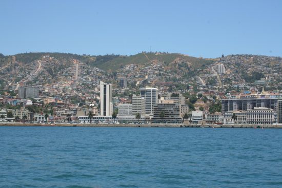 Blick auf Valparaiso vom Meer aus
