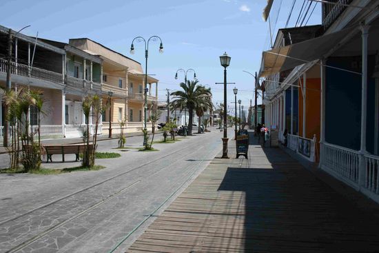 Strasse in Iquique, man beachte die Buergersteige aus Holz