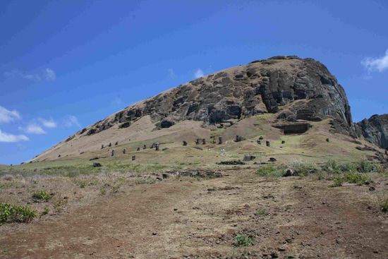 Ueberblick ueber die Fabrik. Die schwarzen Punkte sind Moais