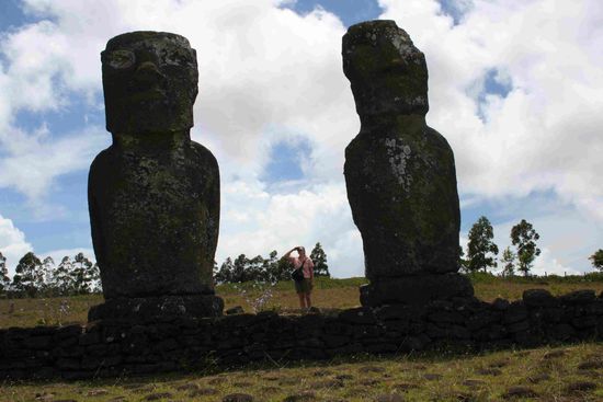 2 der 7 Moai. Die einzigen Moai die in Richtung Meer sehen.