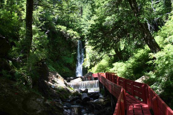 Termas mit Wasserfall