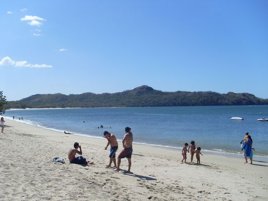 Playa Conchal, mit hellem Sandstrand.