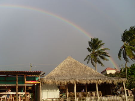 Am Nachmittag zog ein Regenschauer durch und hinterließ einen schönen Regenbogen