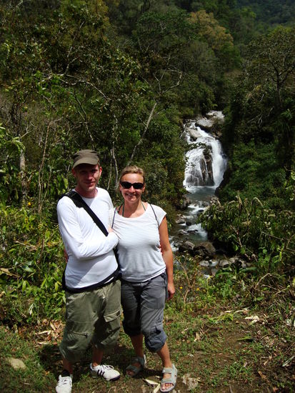 An Wasserfällen vorbei...