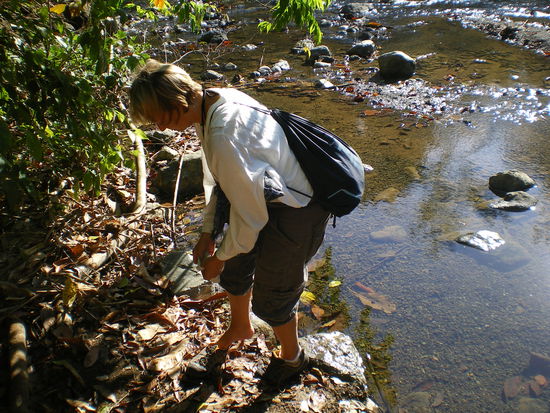 Trockenen Fußes kommt man hier nicht durch, zum Glück war Trockenzeit